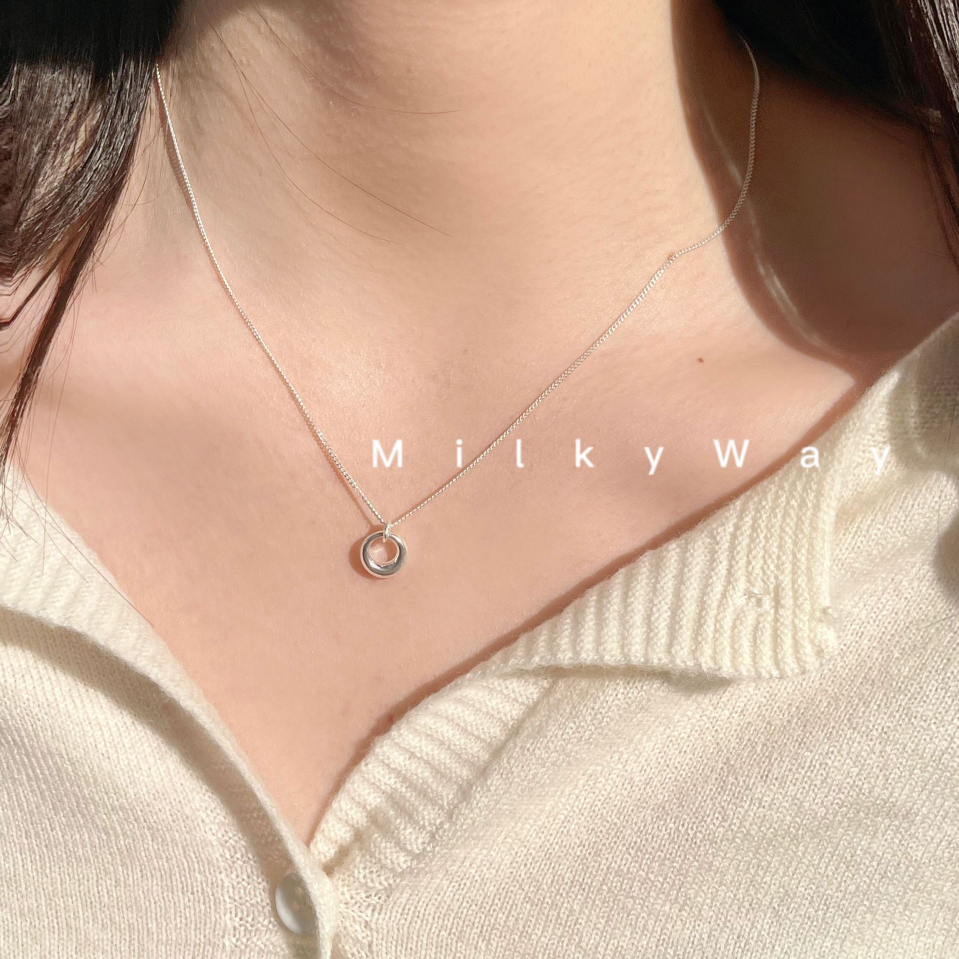 Geometric circle necklace for women, simple collarbone chain, light luxury, niche design, 2023 new hollowed out necklace Geometric circle necklace for women, simple collarbone chain, light luxury, niche design, 2023 new hollowed out necklace
