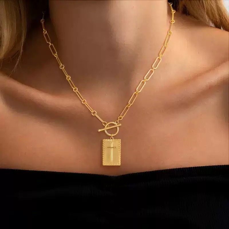 European and American cross-border popular retro gold cross square pendant necklace, personalized OT buckle, paperclip chain, collarbone chain