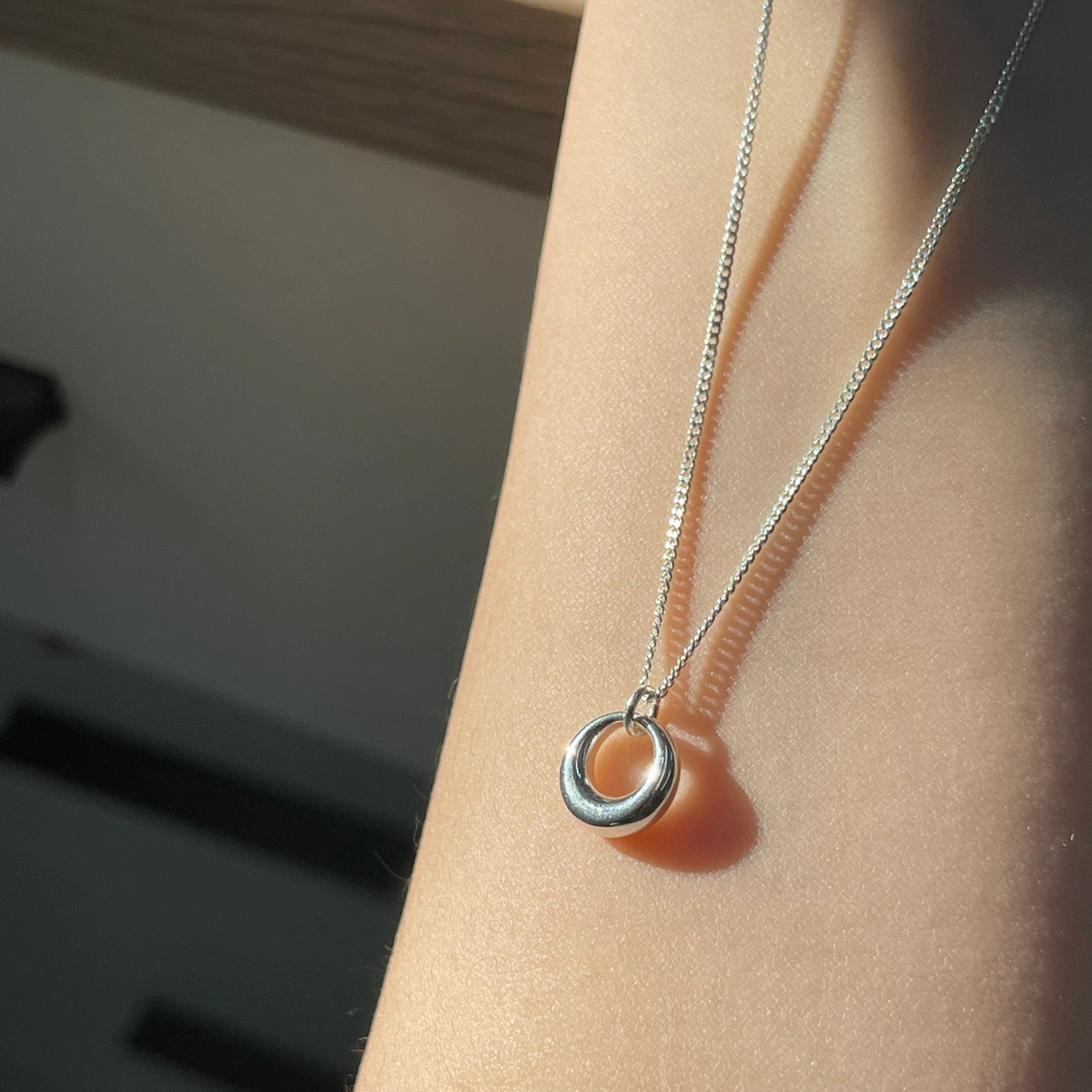 Geometric circle necklace for women, simple collarbone chain, light luxury, niche design, 2023 new hollowed out necklace Geometric circle necklace for women, simple collarbone chain, light luxury, niche design, 2023 new hollowed out necklace