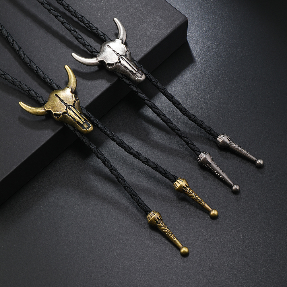 Cross border popular animal bull head necklace accessories, fashionable retro high-end sense, casual personality, men's sweater chain accessories
