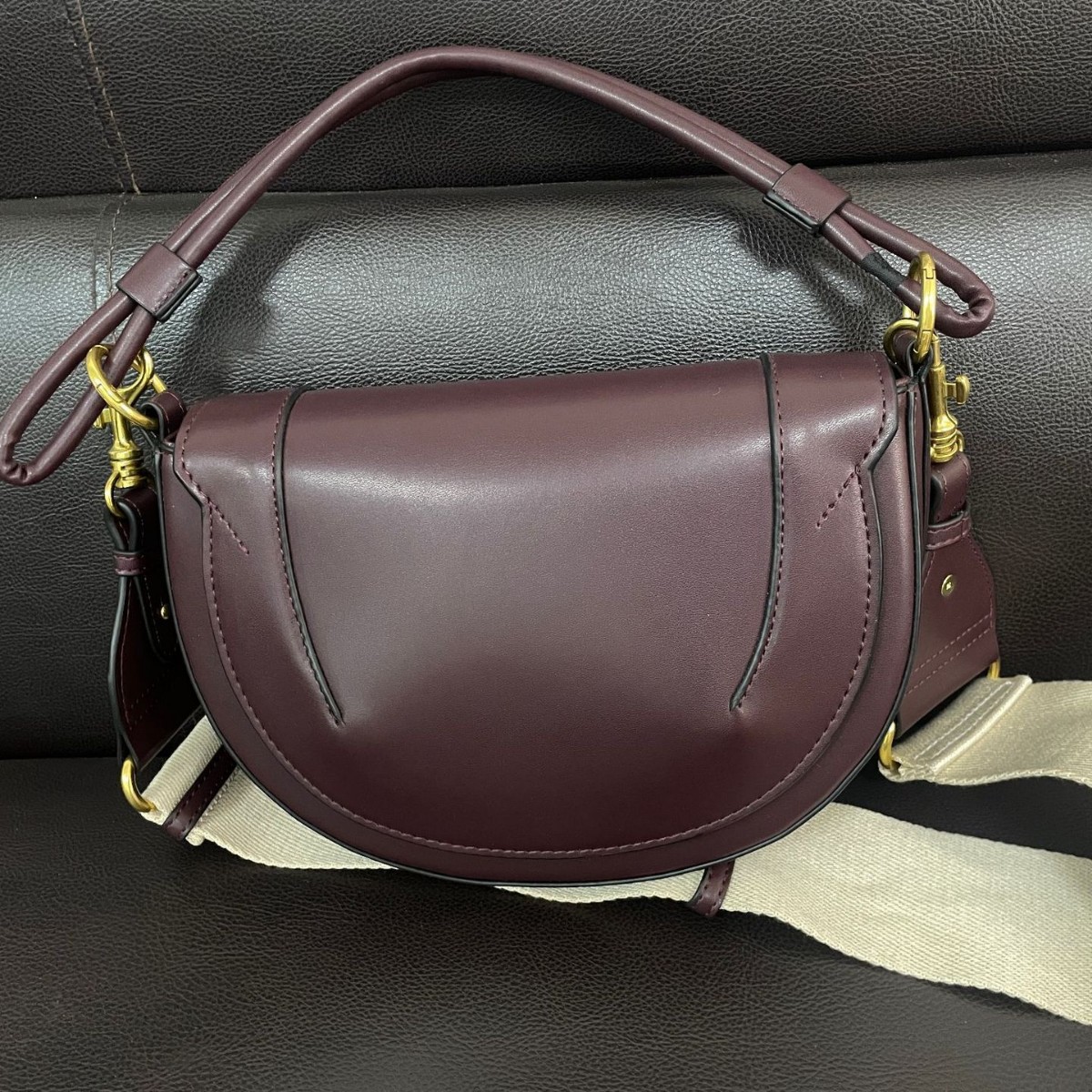 Z Home Light Luxury Bag Crossbody Bag Women's Spring 2025 New Product Saddle Bag Color Contrasting Thread Cutting Decoration Handheld Flip Bag