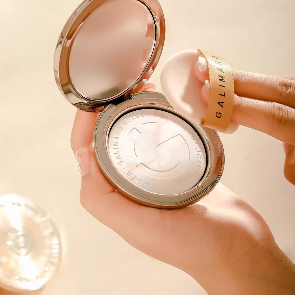 Jialima Gold Coin powder Makeup Setting Powder Oil Control Honey Powder Durable Waterproof Non peeling Makeup Mixed with Dry Oil Skin concealer Makeup Setting