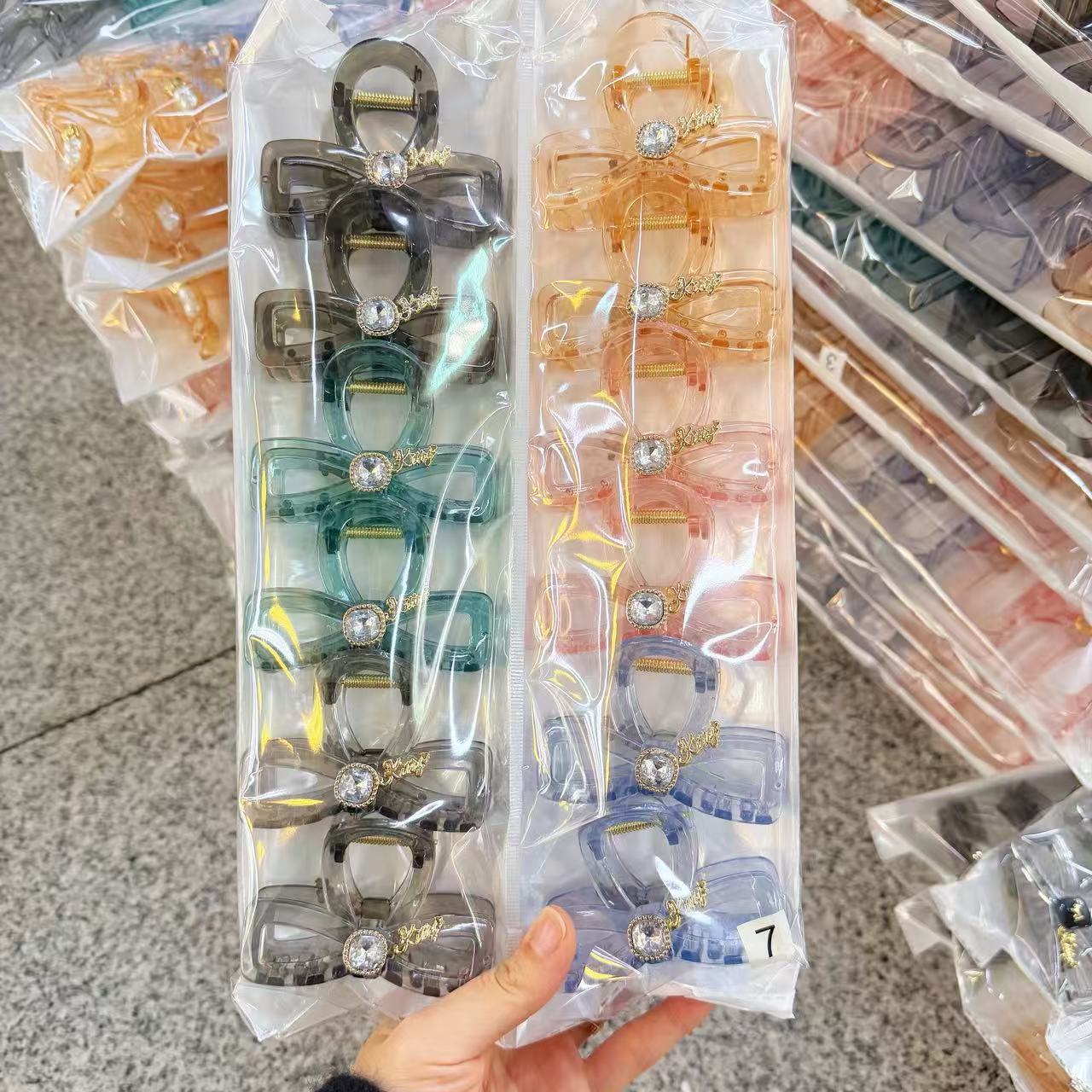 Simple temperament shark clip, back of the head half tied hair clip, large clothes hanger, square basic shower hair clip, two yuan store