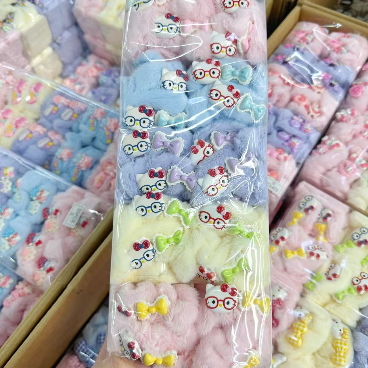Plush doll hair clip, Sanrio duckbill clip, cute cartoon Kuromi hair clip, female side bangs, broken hair clip Plush doll hair clip, Sanrio duckbill clip, cute cartoon Kuromi hair clip, female side bangs, broken hair clip