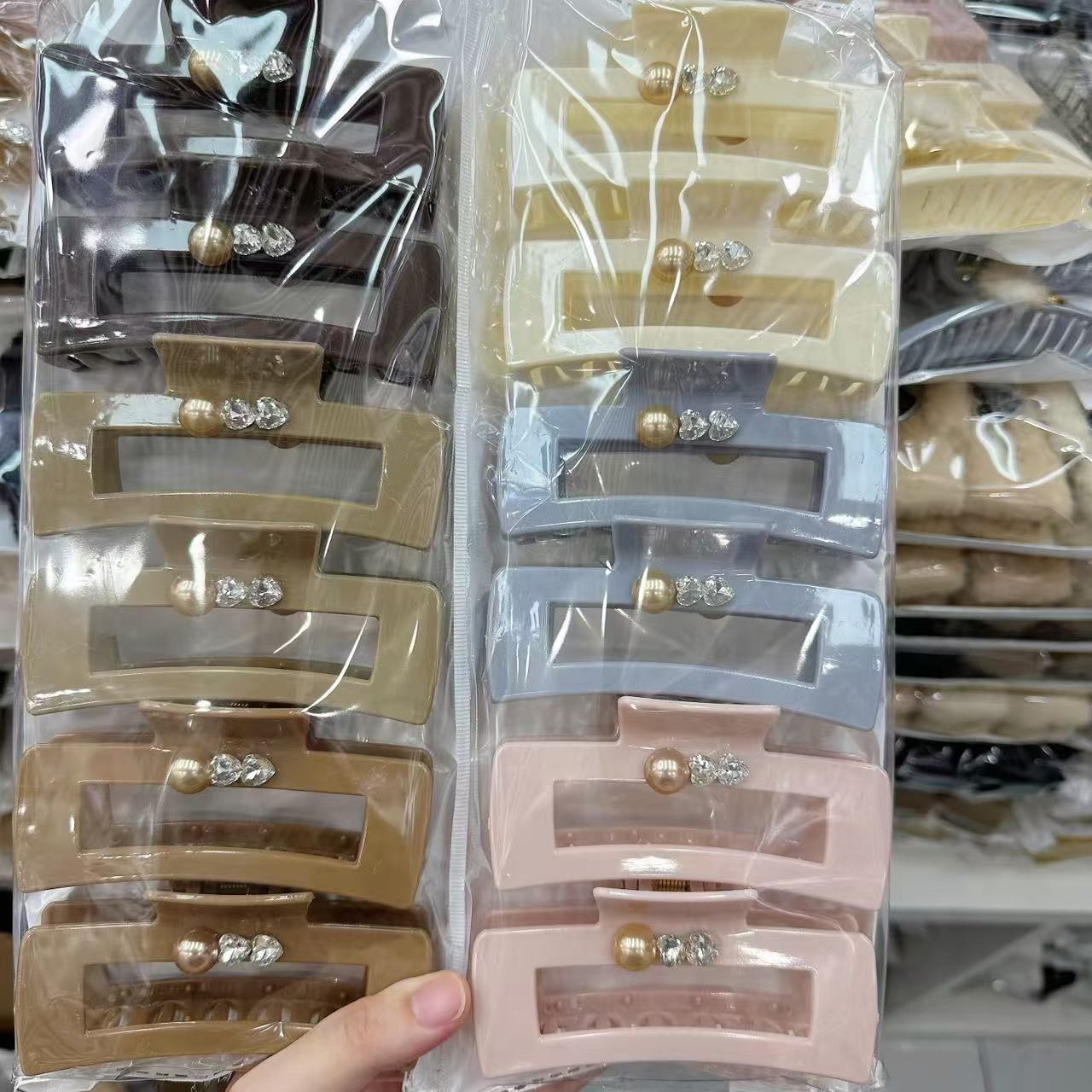 2025 new shark clip with large hair volume, women's high-end feel, light luxury hair clip, half tied hair at the back of the head, water diamond grip clip