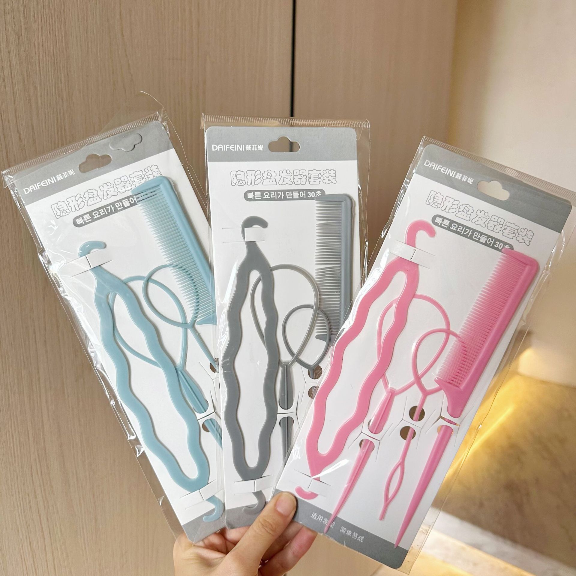 Cross border basic hair straightener set with plastic double hooks and hair needles, four piece hair set with patterned curls, priced at one yuan