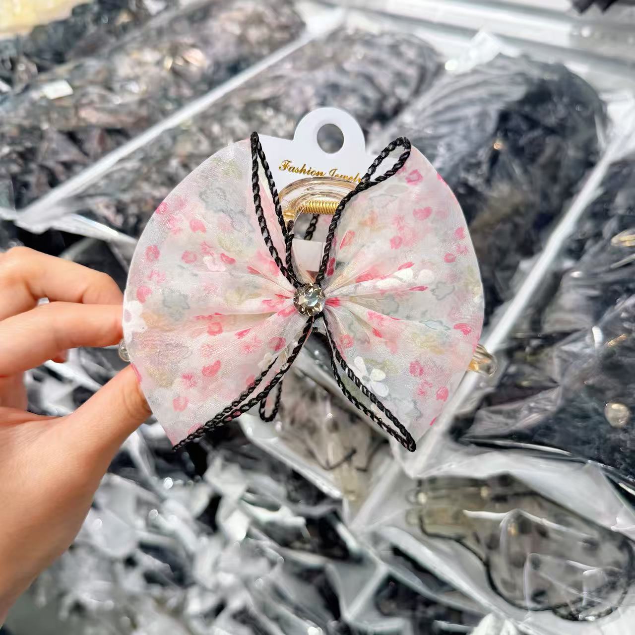 Korean bow lace shark clip, new Korean floral design, high-end temperament, back of the head hair clip