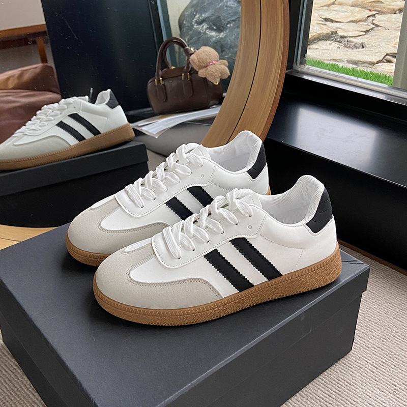Large casual frosted board shoes for spring and autumn women, new sports versatile retro single shoes, student board shoes, moral training shoes, women's shoes