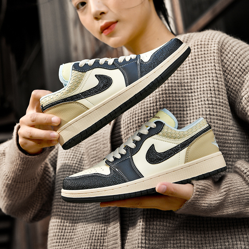 Putian genuine AJ1 men's shoes low top Easter dunk couple board shoes SB lightning hook sports running shoes women