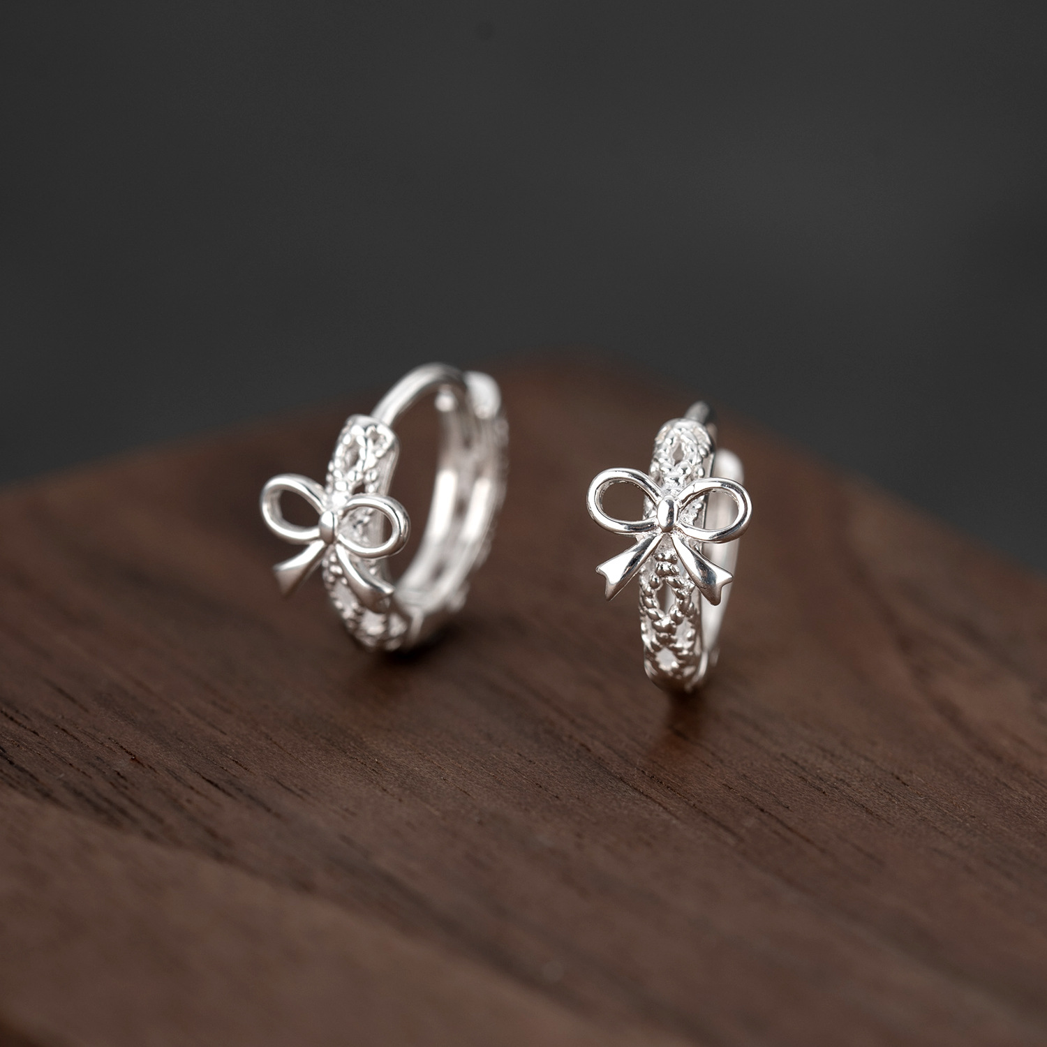S925 pure silver sweet and fresh hollow bow earrings for women, simple and niche, high-end and gentle temperament earrings