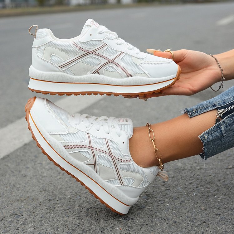 2026 cross-border plus size new thick soled sports board shoes, women's lace up Forrest Gump shoes, breathable, simple and comfortable sports shoes
