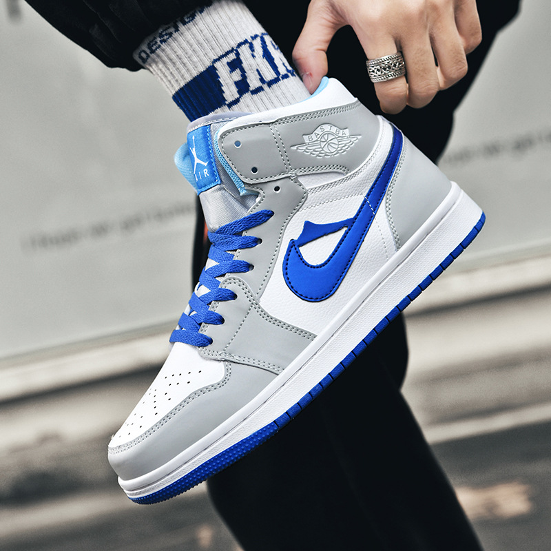 High quality AJ1 high top board shoes for all seasons, casual sports shoes, fashionable and versatile for both men and women, popular and trendy shoes for couples