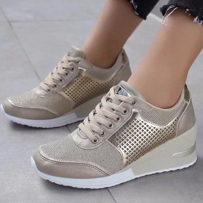 Casual wedge shoes for autumn/winter 2025, European and American thick soled shoes with increased height inside, round toe cross strap casual shoes