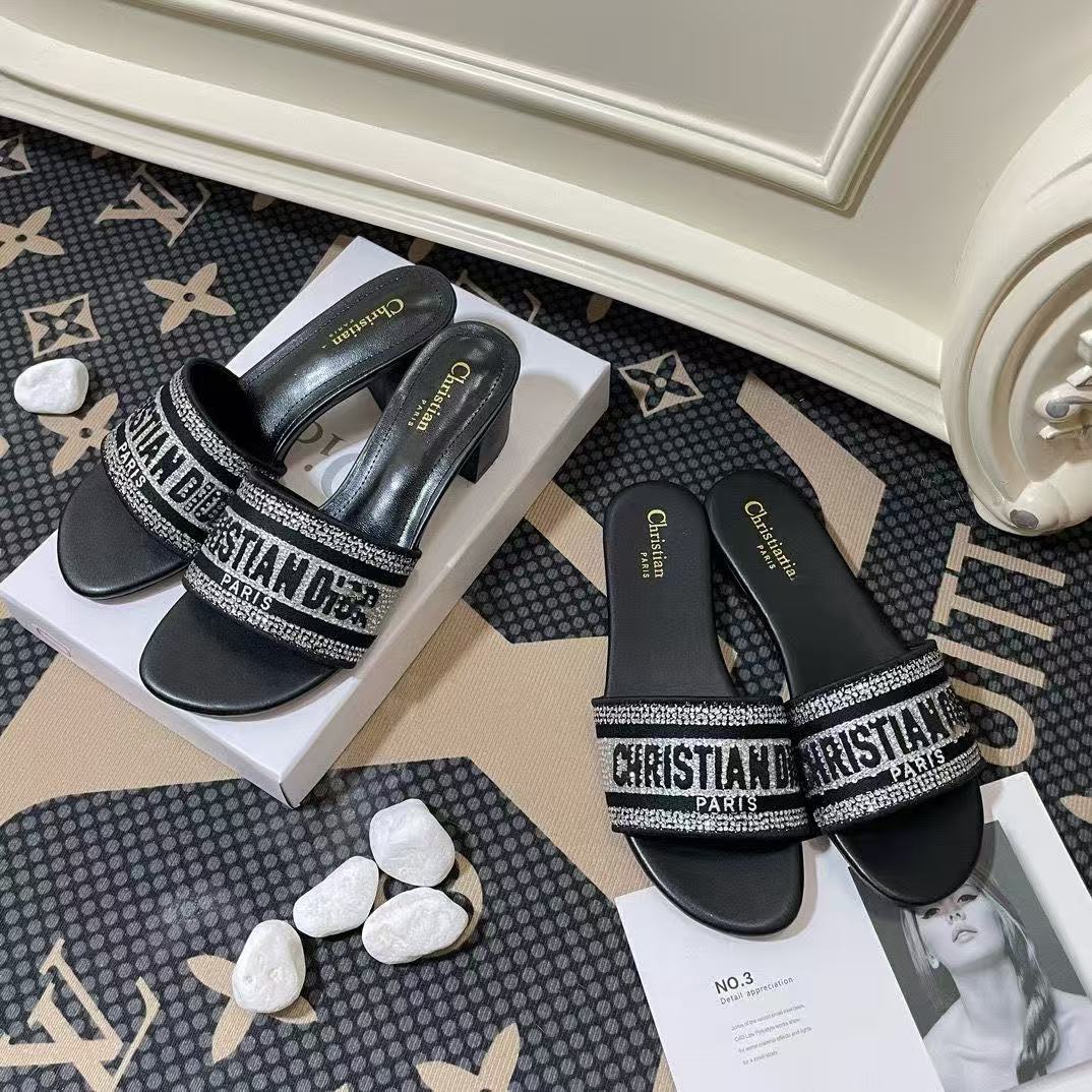 Cross border foreign trade! High version D black embroidered slippers with rhinestones and round heads for casual wear, one character thick heel sandals for women