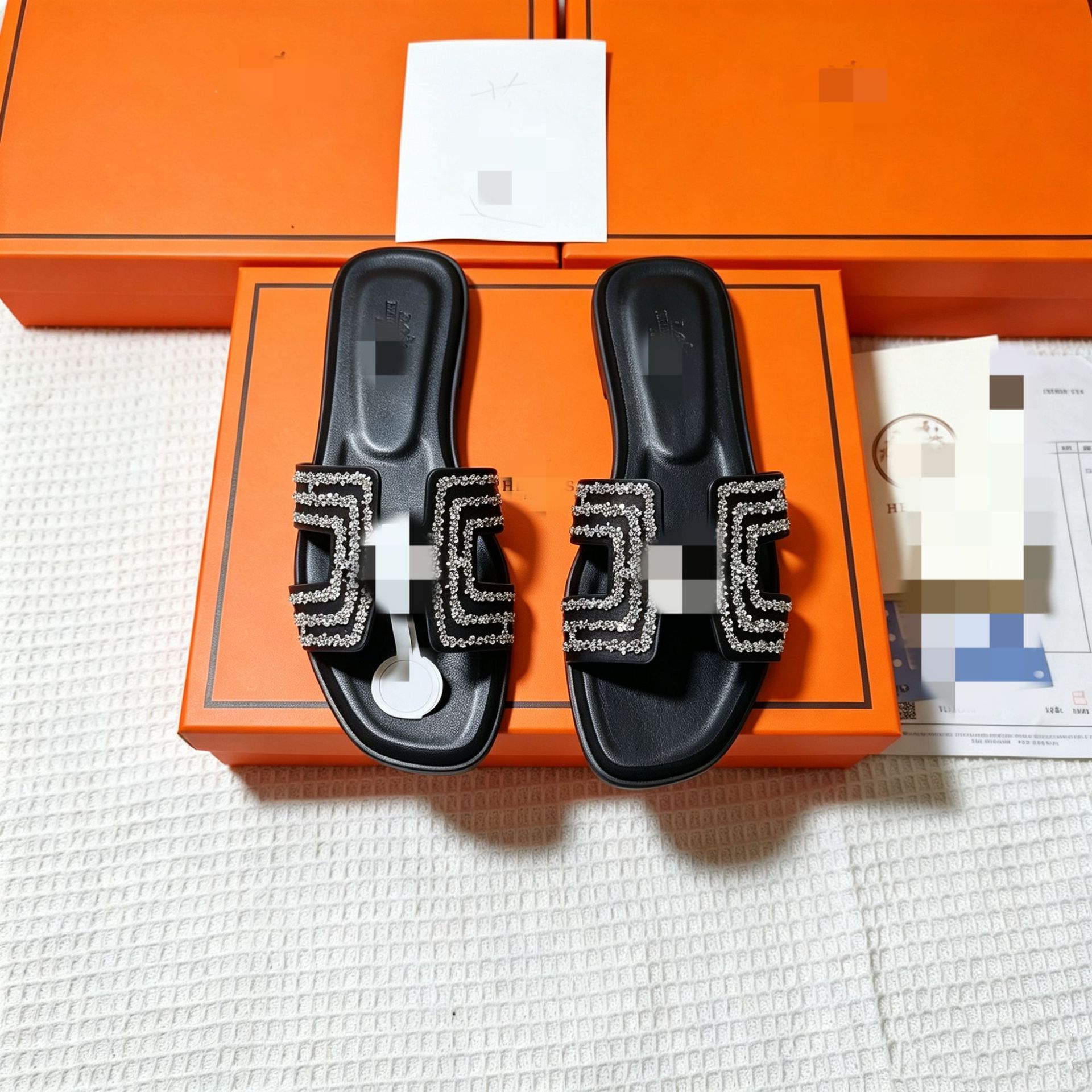 Original order for foreign trade: H-shaped diamond slippers, popular items for women's outdoor wear, fashionable H-shaped diamond sandals, casual one-piece cooldown slippers, wholesale