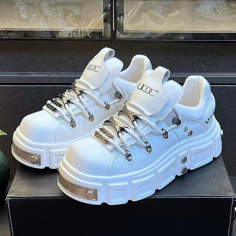Internet celebrity hot men's shoes 2026 new European station men's shoes thick sole height increasing casual board shoes niche design sense men's shoes