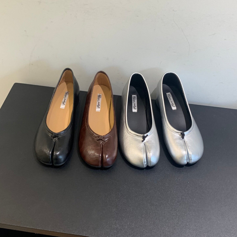 2026 new spring and autumn silver temperament shallow mouth horseshoe pig foot single shoe thick heel split toe women's shoes for outdoor wear