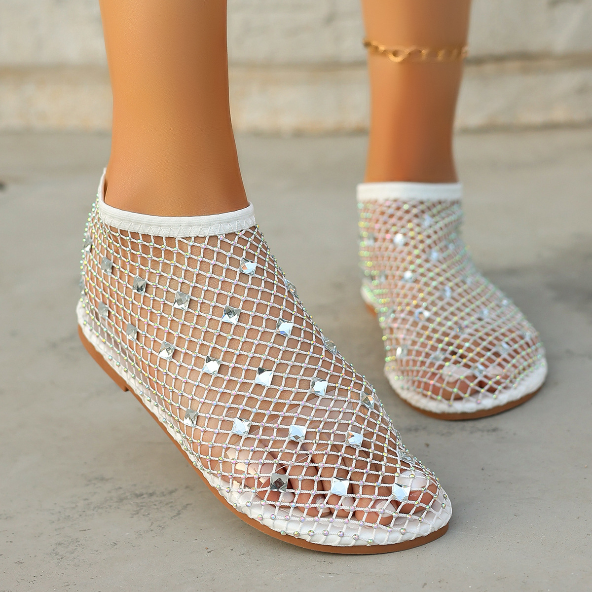 European and American round headed flat bottomed hollow color diamond elastic band sandals for women's foreign trade plus size sexy fishing net socks, one foot kick