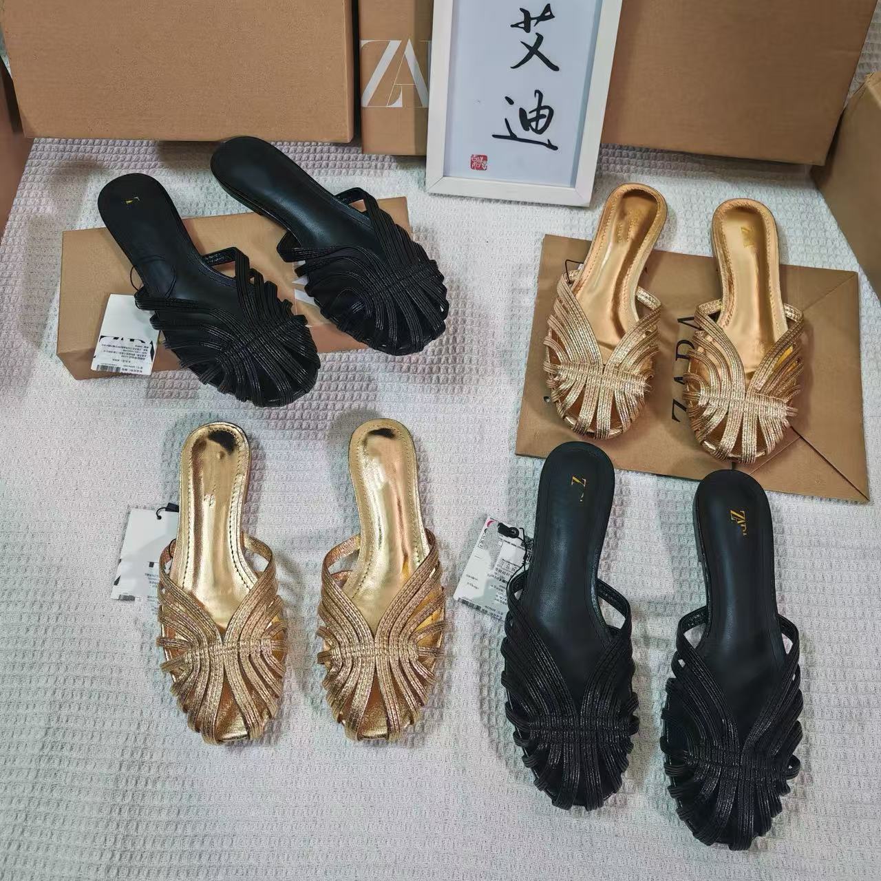 Spot good quality foreign trade ZA new flat shoes, golden toe cap sandals for women wearing Roman shoes, retro cool slippers