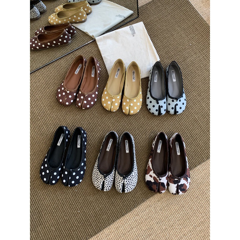 Flat bottomed split toe polka dot single shoe women's shoes 2026 new spring horseshoe thumb shoes pig feet bean shoes