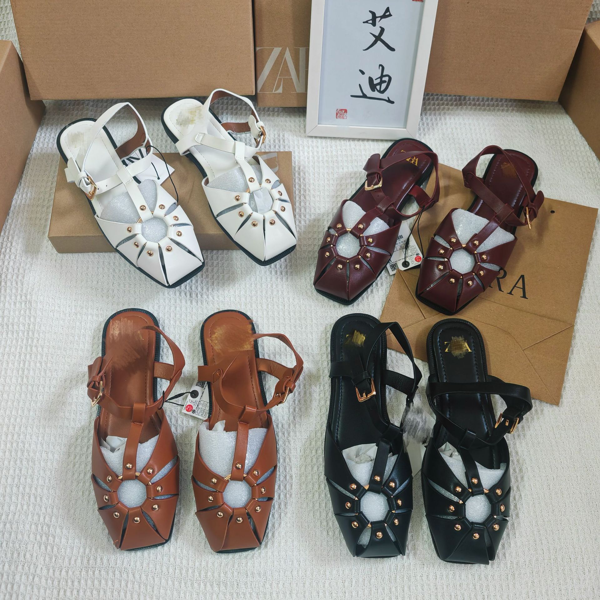 Cross border Foreign Trade New Explosive Baotou Flat Sandals with Willow Nails, Round Holes, Women's Thread, Space, Versatile Flat Bottom, Round Head Roman Shoes for Women