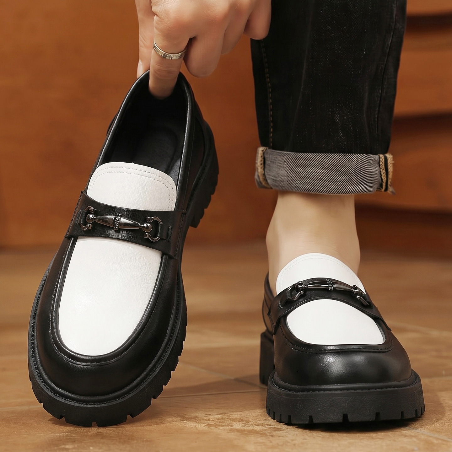 Cross border plus size thick sole height increasing men's big toe leather shoes patent leather shiny surface casual coarse heel loafers hairstylist trendy shoes