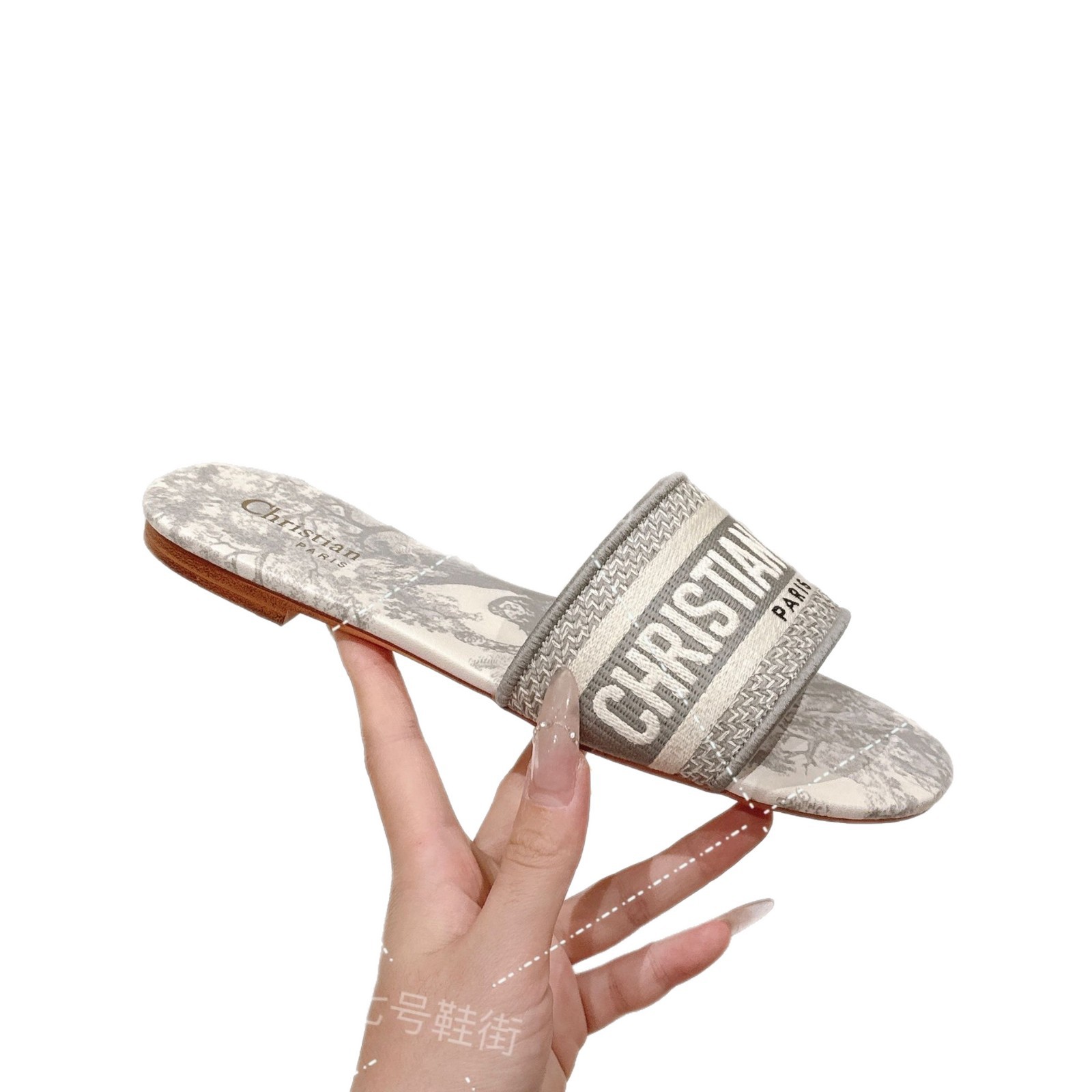 Export foreign trade~D family slippers for women, summer flat bottom, old flower embroidery, correct letters, one character drag, vacation style, beach cool drag
