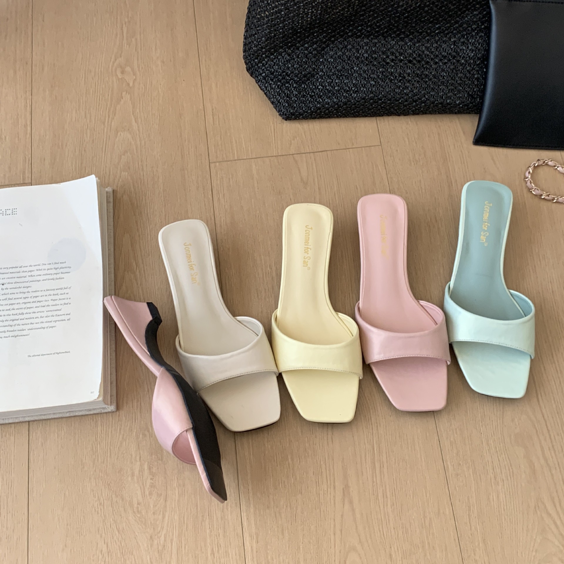 One character French style with exquisite exposed toe slippers and sandals for summer 2026 new style, gentle and simple square toe for outdoor wear