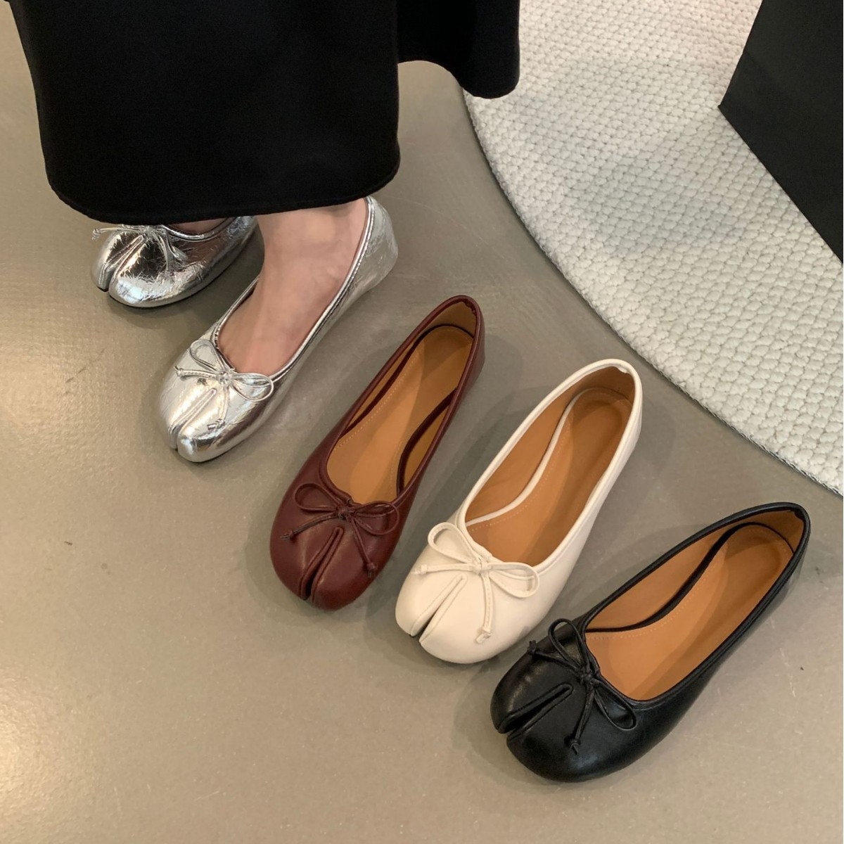 Retro bow flat sole shoes for women in spring and autumn 2025, new square toe shallow mouth, one foot kick grandma bean shoes