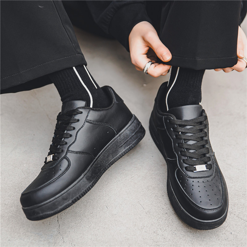 2026 Spring New Men's Shoes Trendy Versatile Shoes Casual Versatile Board Shoes Business Style Light Luxury Black Shoes