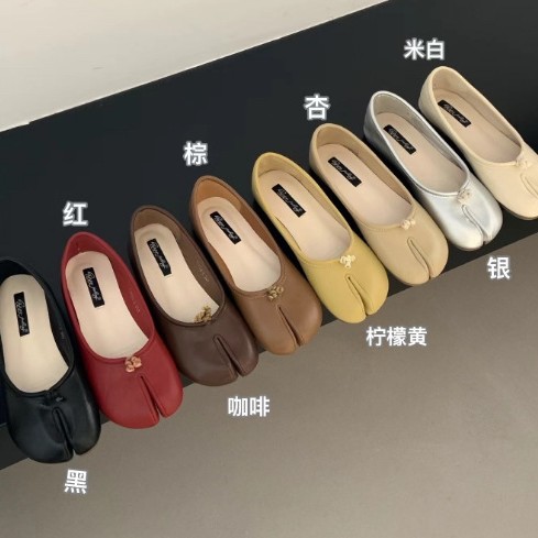 Retro flat bottomed pig trotter split toe single shoe for women, 2026 Korean version, simple, niche, shallow mouth, gentle, bean shoes for women, summer