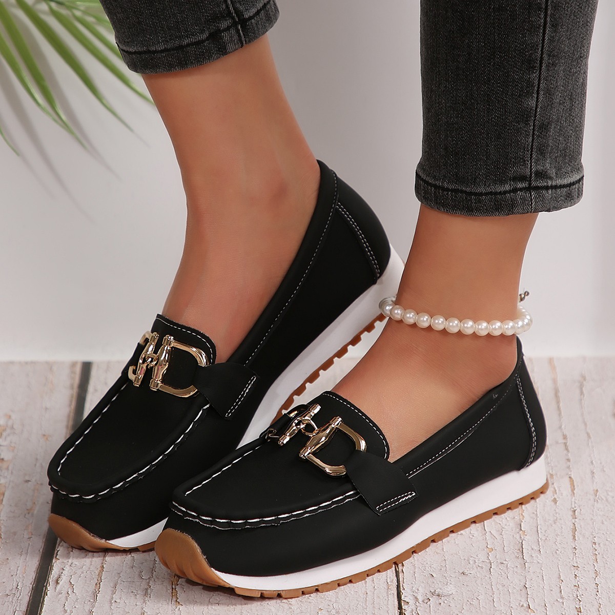 Thick soled casual sports shoes for foreign trade, women's casual metal chain, 2025 summer new oversized single shoes