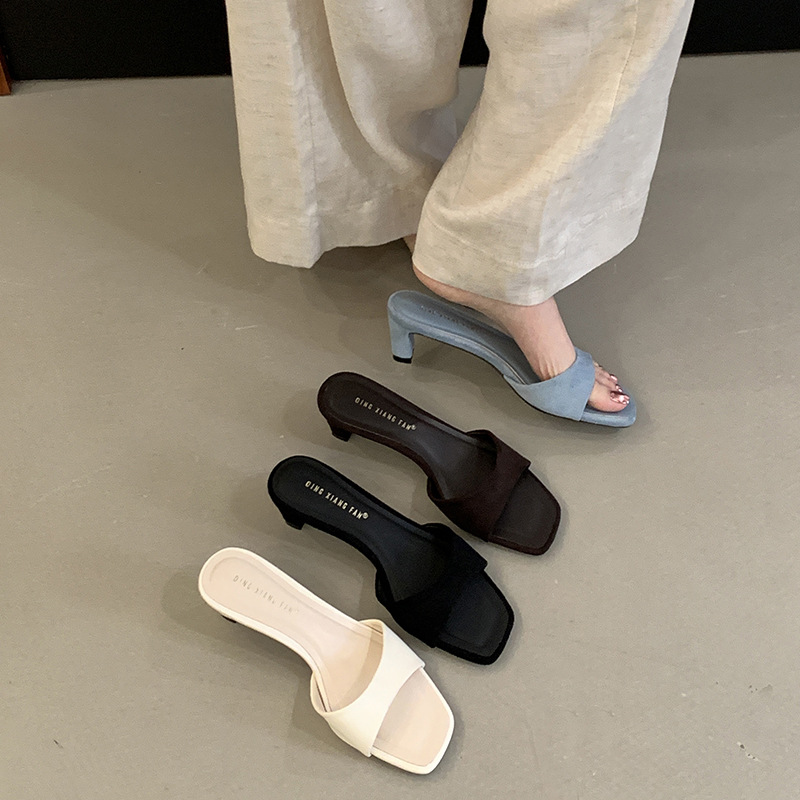 2026 Relaxation Lazy Coarse Heel Slippers Fashion Versatile Strap Solid Color Sandals Comfortable Low Heel Summer Women's Shoes