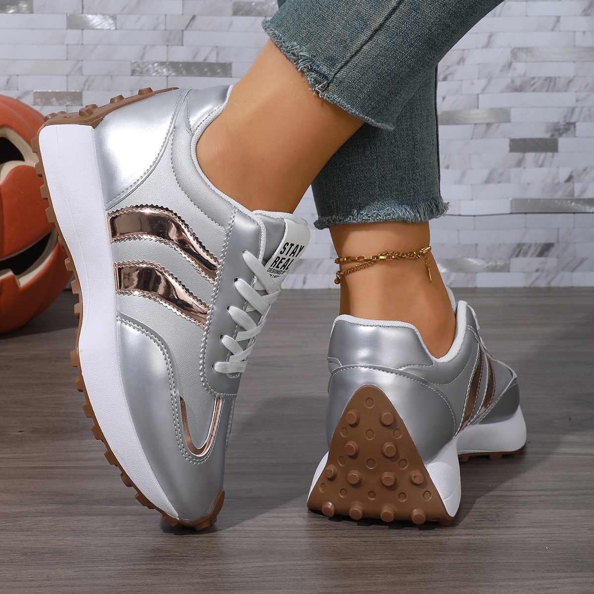 Cross border plus size women's new breathable leather sports shoes Korean version thick sole casual soft sole running dad shoes small waist