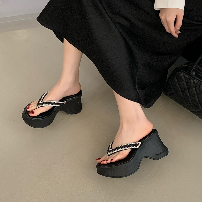 Thick soled inward height increasing flip flops 2026 new style thick soled slippers for women's summer outdoor wear with sloping heels and rhinestones fashionable clip on slippers