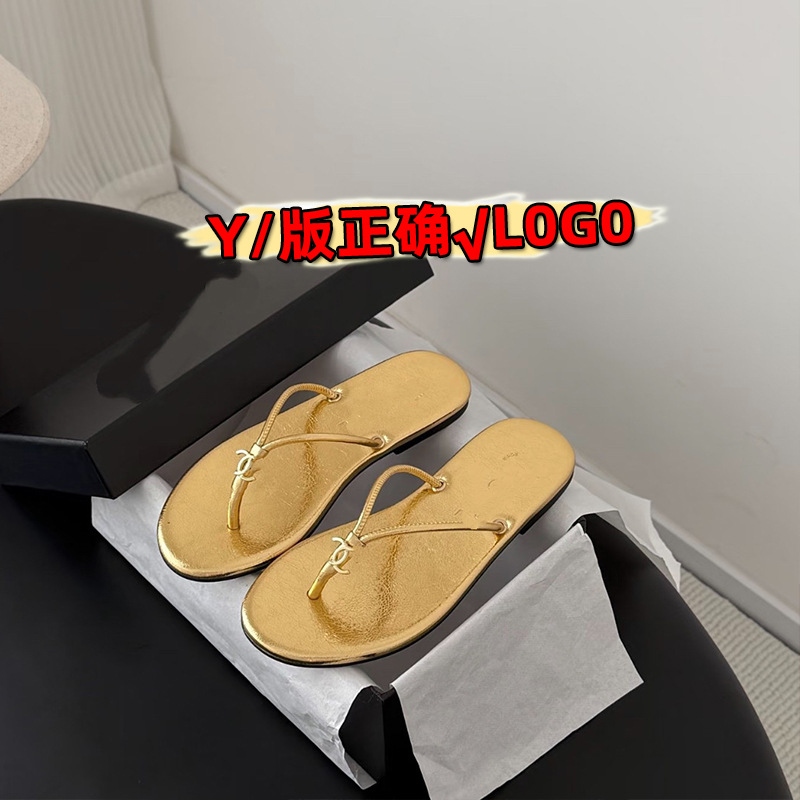 26cc Summer New Small Fragrant Style Golden Flip flops for Women's Outdoor Wear, Seaside Vacation, Cross border Foreign Trade, Pinch Toe Cool Slippers