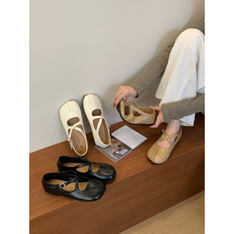 Korean Dongdaemun fake split toe Mary Jane shoes women's singles shoes 2026 early autumn fairy style gentle flat bean shoes