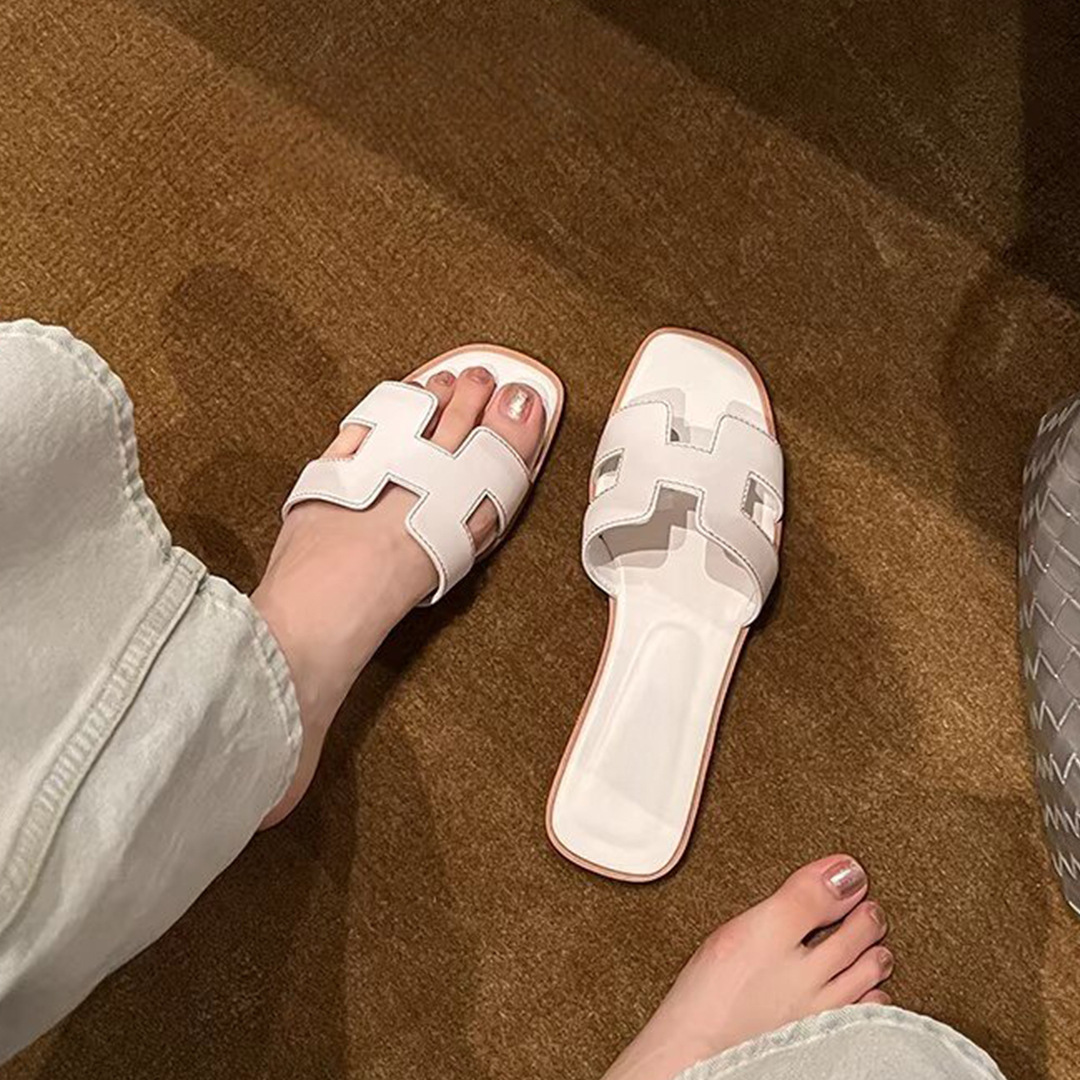 Manufacturer direct sales cross-border foreign trade H-shaped slippers for women's summer outdoor wear, vacation style, casual flat bottom metal buckle, straight letter H-shaped trailer