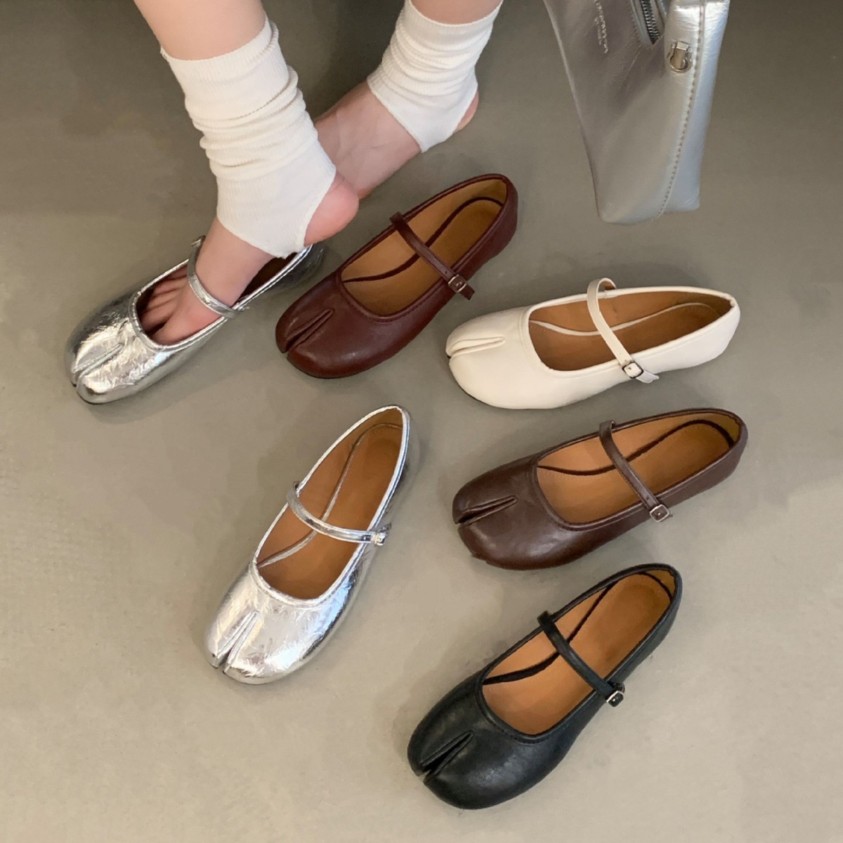 Korean version versatile Mary Jane women's shoes 2025 autumn new retro shallow mouth flat bottom straight toe toe shoes horseshoe shoes single shoe