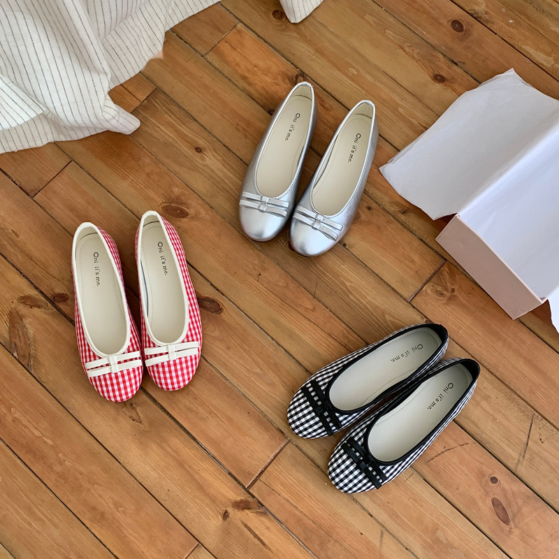 French plaid flat ballet shoes are versatile and beautiful for women, with a light mouthed Mary Jane single shoe and grandma shoes for one foot
