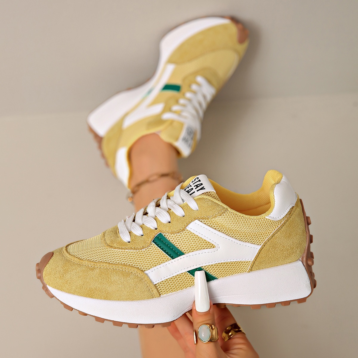 Cross border 2026 new sports shoes for women, casual dad shoes, flat bottom, versatile and eye-catching running shoes, plus size casual shoes
