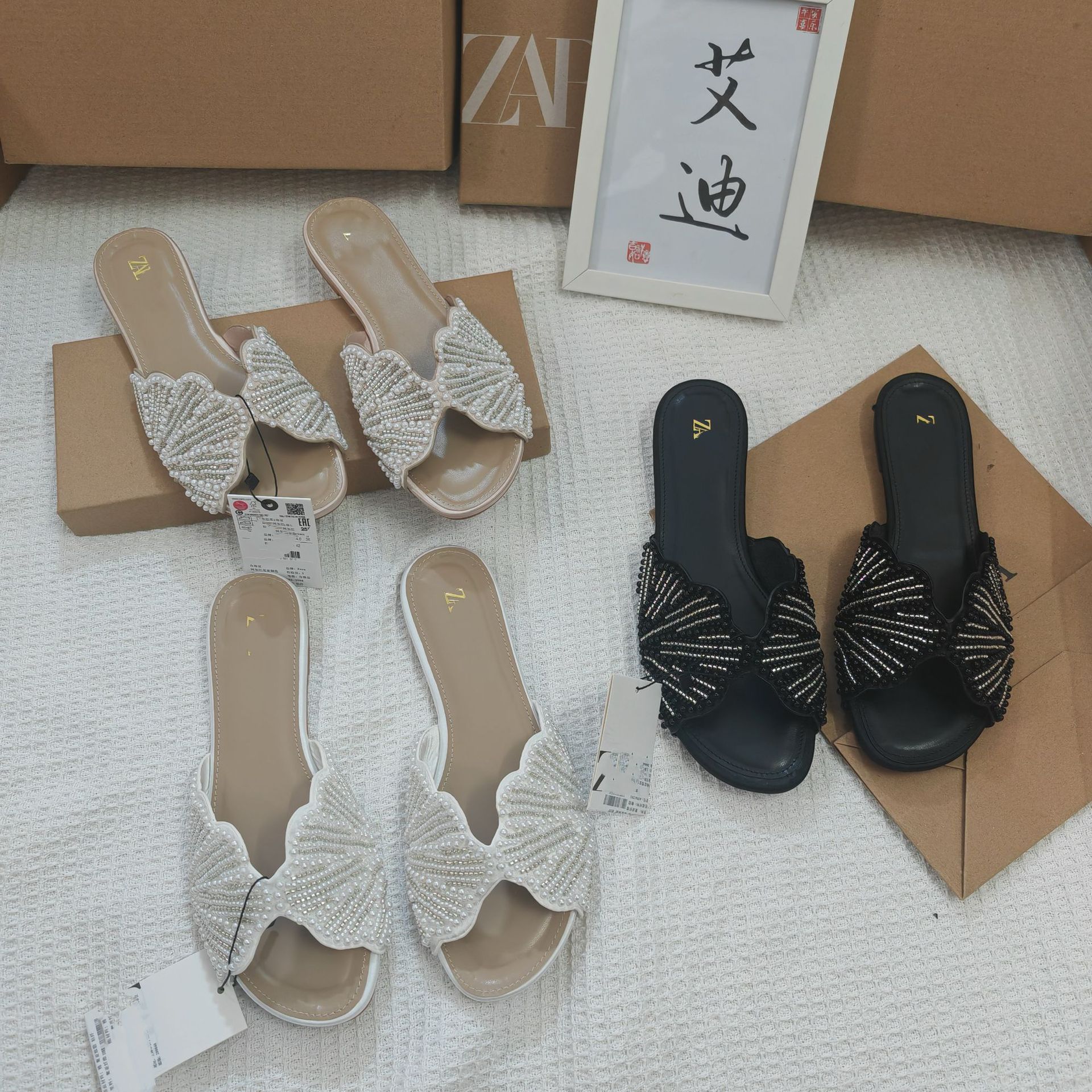 Spot cross-border za flat bottomed women's shoes with rhinestones, bows, embroidered beads, one line drag, fashionable and versatile European and American sandals wholesale