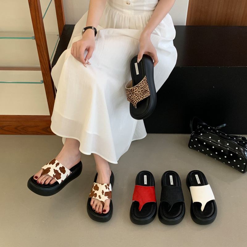 Genuine leather horsehair thick soled flip flops for women's summer outdoor wear 2026 style vacation clip on sandals