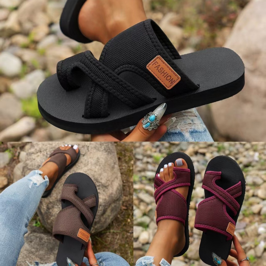 2025 Summer New Large Women's Flat Bottom Set Toe Cool Slippers European and American Style Comfortable and Breathable Beach Slippers for Women