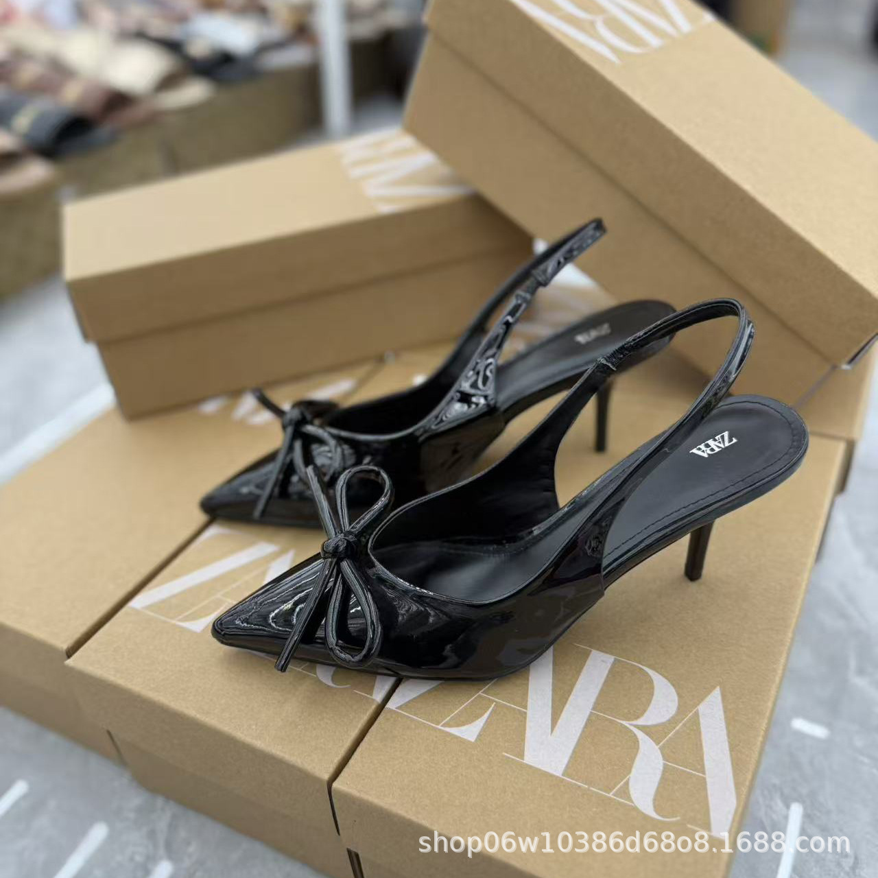 ZA Spain 2025 Summer New Product Red and Black Lacquer Leather Butterfly Knot with Pointed High Heels, Straight Back Empty Sandals for Women