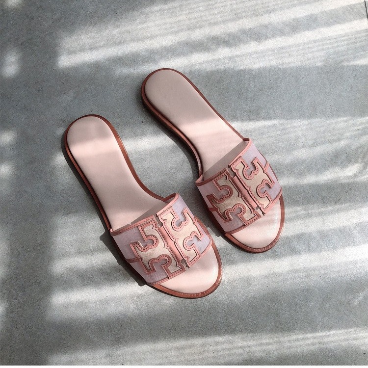 TB Cool Trailer 2022 New Women's Korean Edition Versatile Mesh One line Trawl Red Flat Bottom Slippers Wear Ins Trendy Summer
