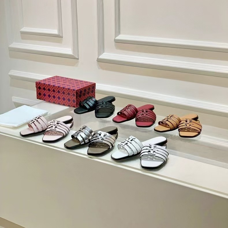 European and American new flat bottomed slippers for women in summer, woven with grass and casual leather in a single line, comfortable and versatile sandals