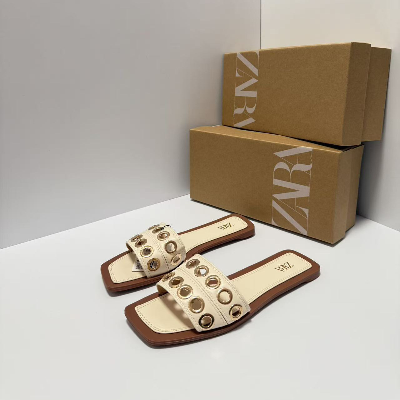 ZA2025 Spring and Summer New Flat Women's Shoes with Breathable Buckle and Round Head Metal Buckle Fashion Flat Sandals