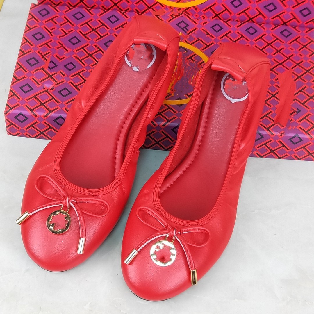 2024 Summer Silver Flat Shoes Women's Round Head Single Shoes Women's Shoes Versatile Soft Bottom Bow Boat Shoes Scooter Shoes Bean Shoes