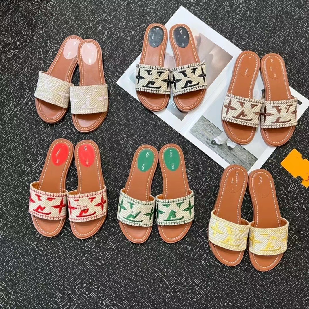 Slippers One Word Drag Women's 2024 Spring/Summer New V-letter Slippers for Outing, Flat Beach Shoes for Women